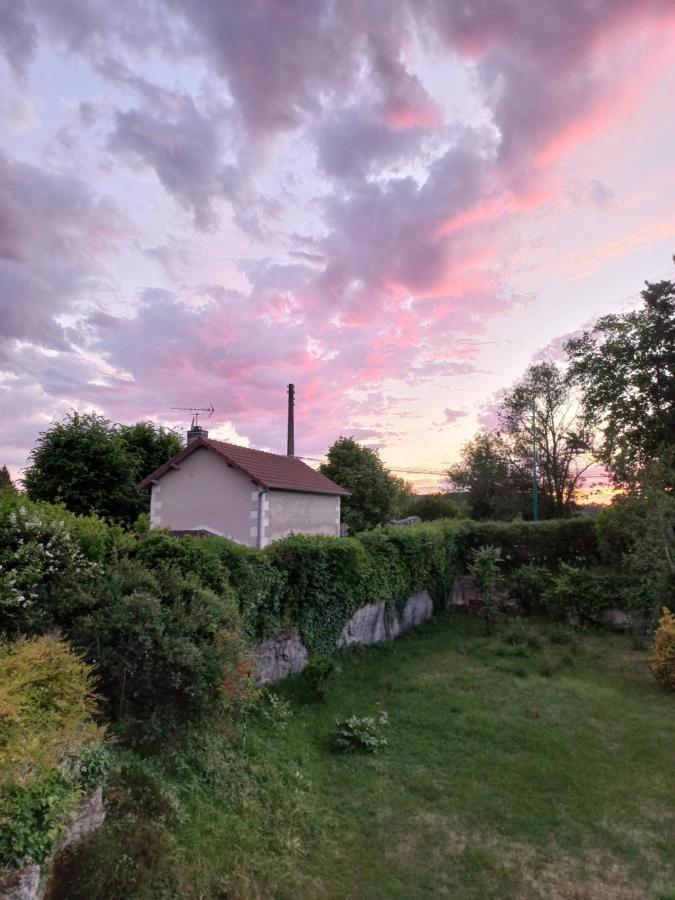 Au Dolmen Bed & Breakfast Brantome Exterior photo